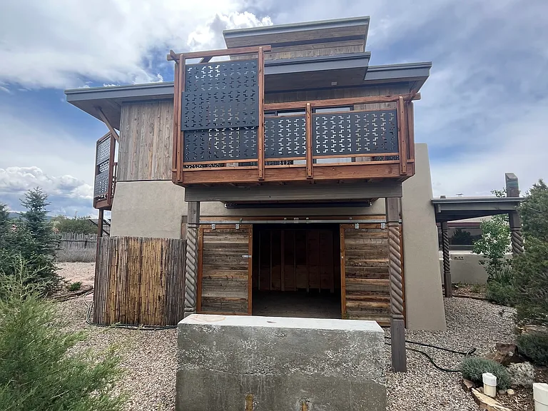 Private patio off the studio, office space. Lots of light and beautiful New Mexico views.