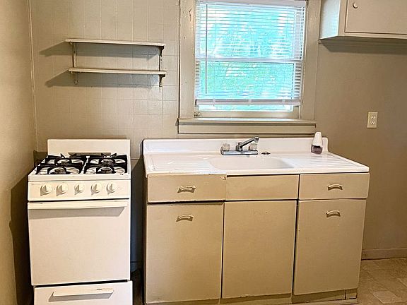 5th image of 4311 Grandberry St