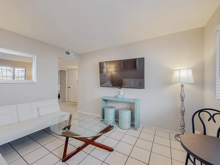 Alvarado Dr NE — Photo 13