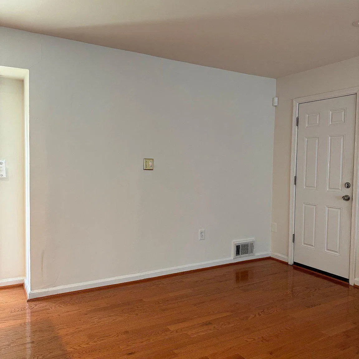 3 bed, 2.5 bath, 2104 sqft, $3,300 — Photo 3