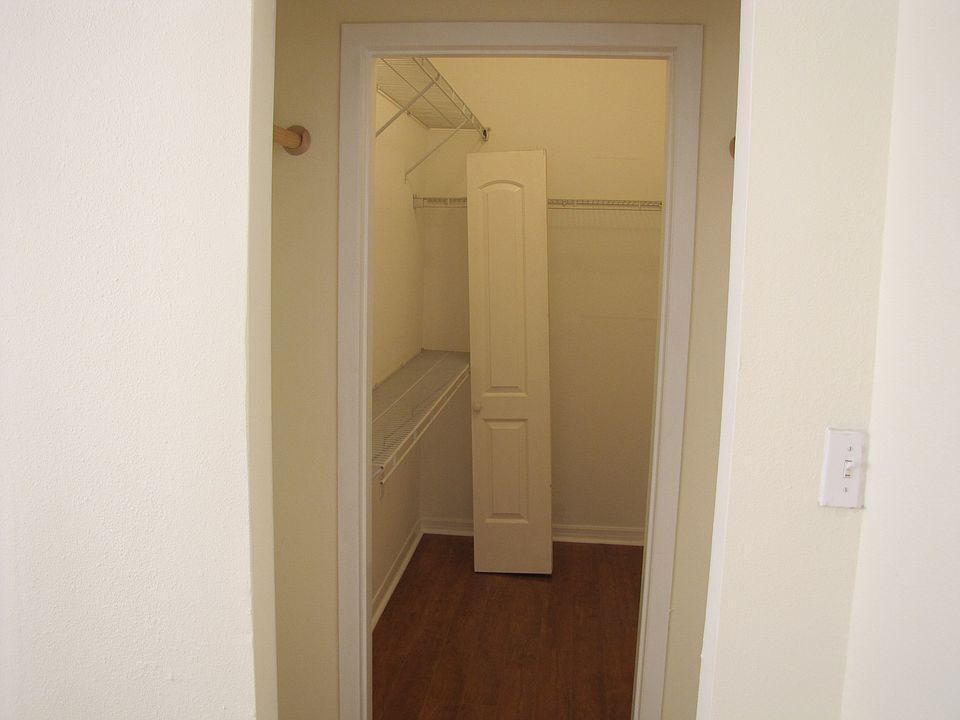 2nd image of 2325 W Chestnut St
