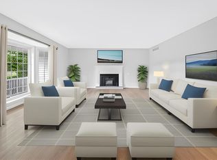 1 Sennawood Dr, Fenton, MO 63026