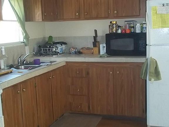 ALL APPLIANCES AND W/D STAYS