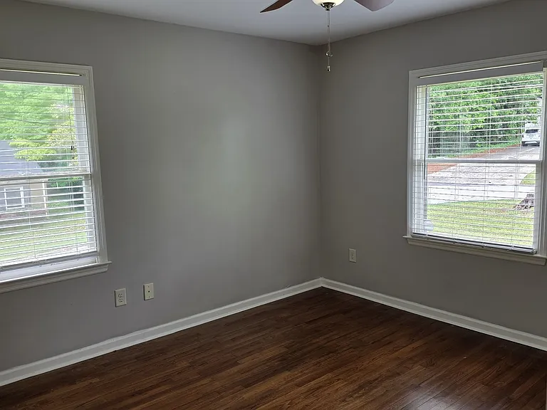 1622 Venice Dr SE — Photo 8