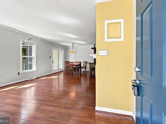 5th image of 309 W Main St