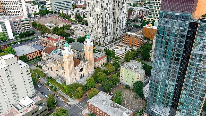 2nd image of 815 9th Avenue