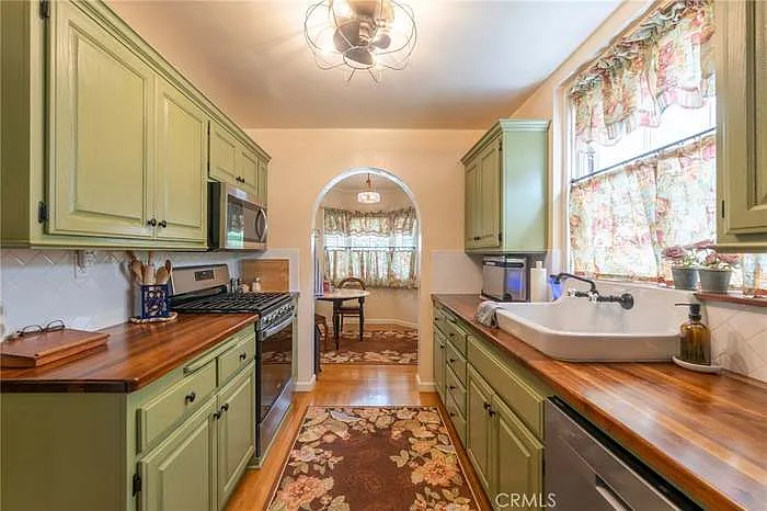 331 N Pine St — Photo 5