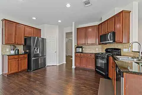 12915 Meadow Springs Dr — Photo 4