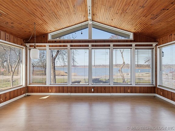 2nd image of 32262 E 720th Rd