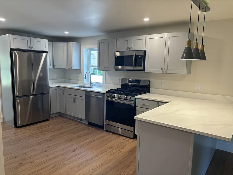 36 E Shore Rd — Photo 3