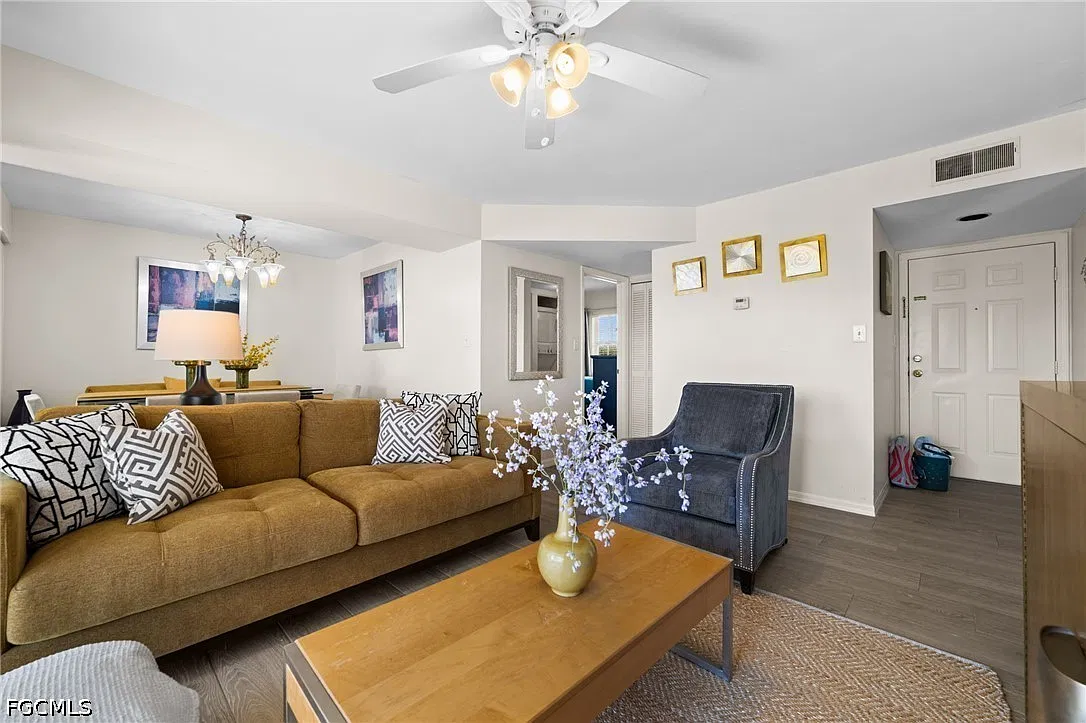 2 bed, 2.0 bath, 985 sqft, $2,200 — Photo 4