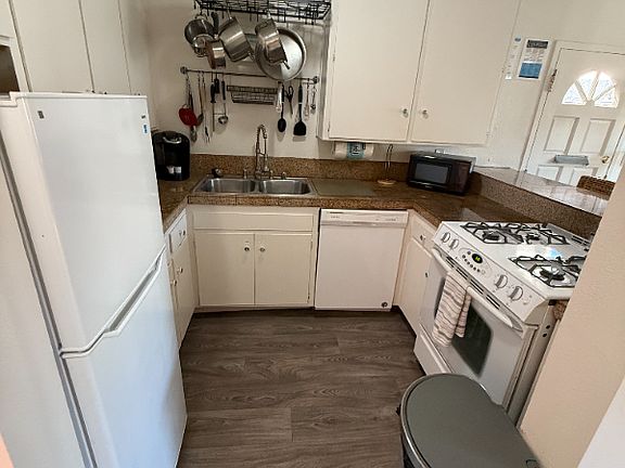 4th image of 822 Island Ct
