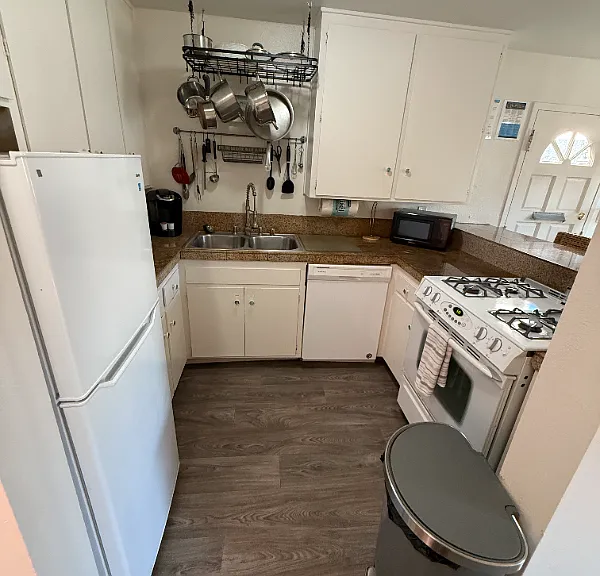 822 Island Ct — Photo 4