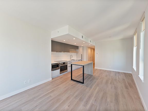 4th image of 567 Emerson St #1105