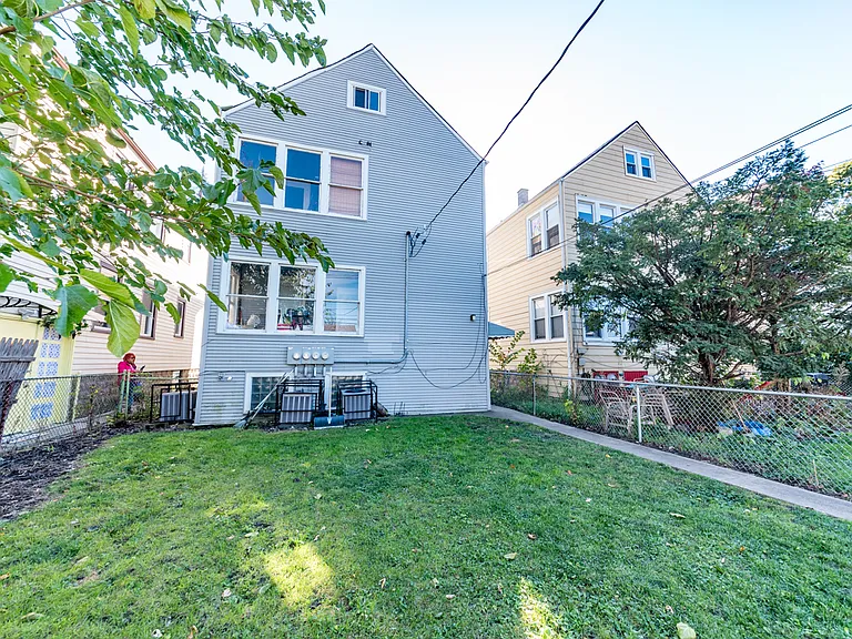 5344 W Eddy St #G — Photo 12