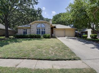 1605 Woodpath Dr, Euless, TX 76039