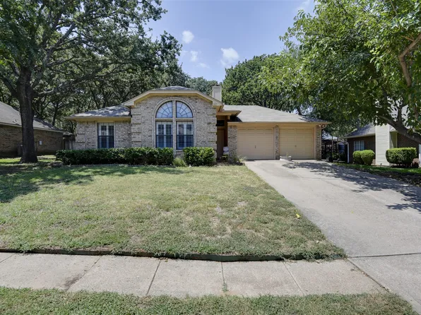 1605 Woodpath Dr, Euless, TX 76039