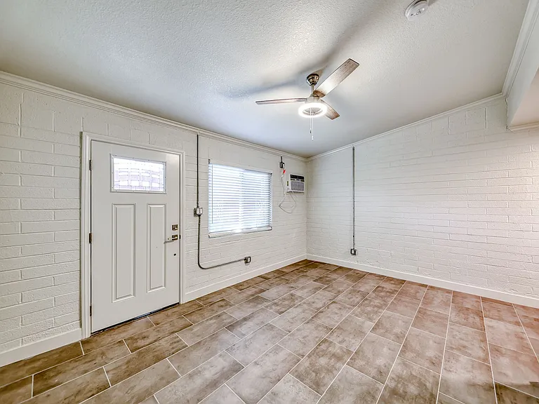 310 S Maryland Pkwy — Photo 5