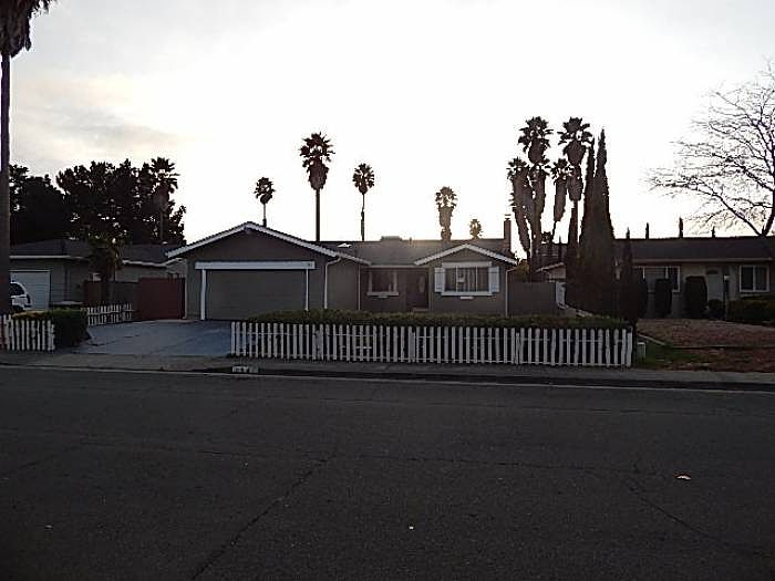 1st image of 154 Radcliffe Dr
