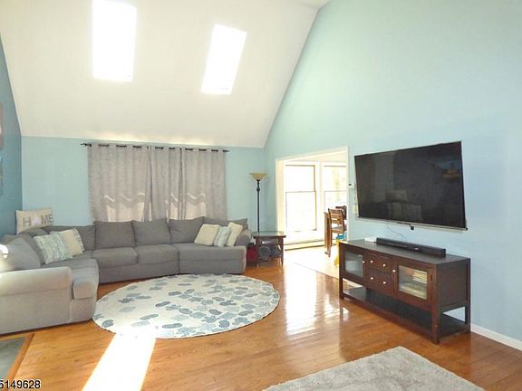 2nd image of 8 Woods Ave