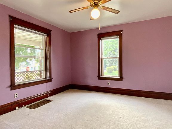 4th image of 204 Edgewood Ln #A