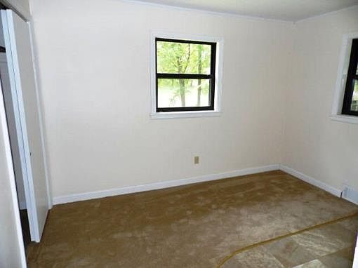 5th image of 141 Riverview Dr