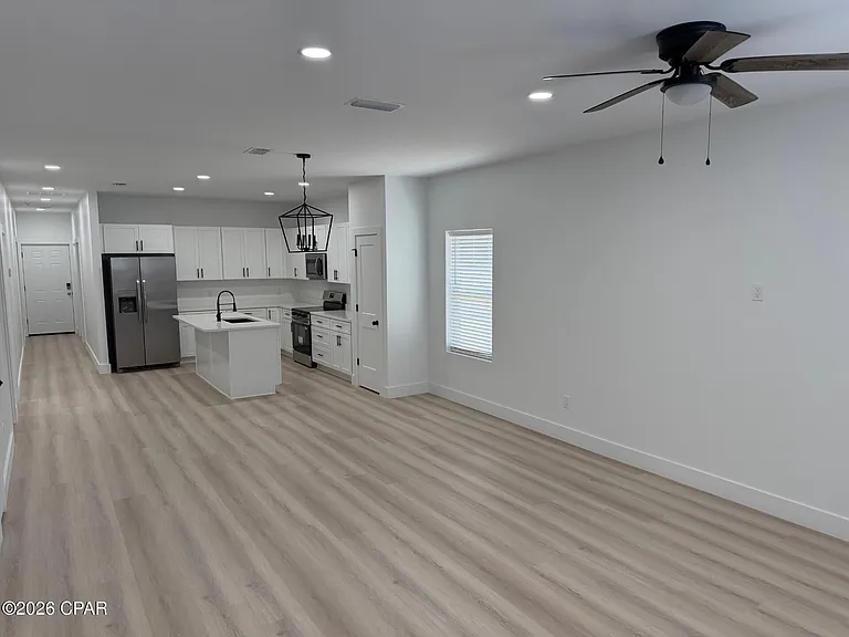 2512 N Bonita Ave — Photo 2