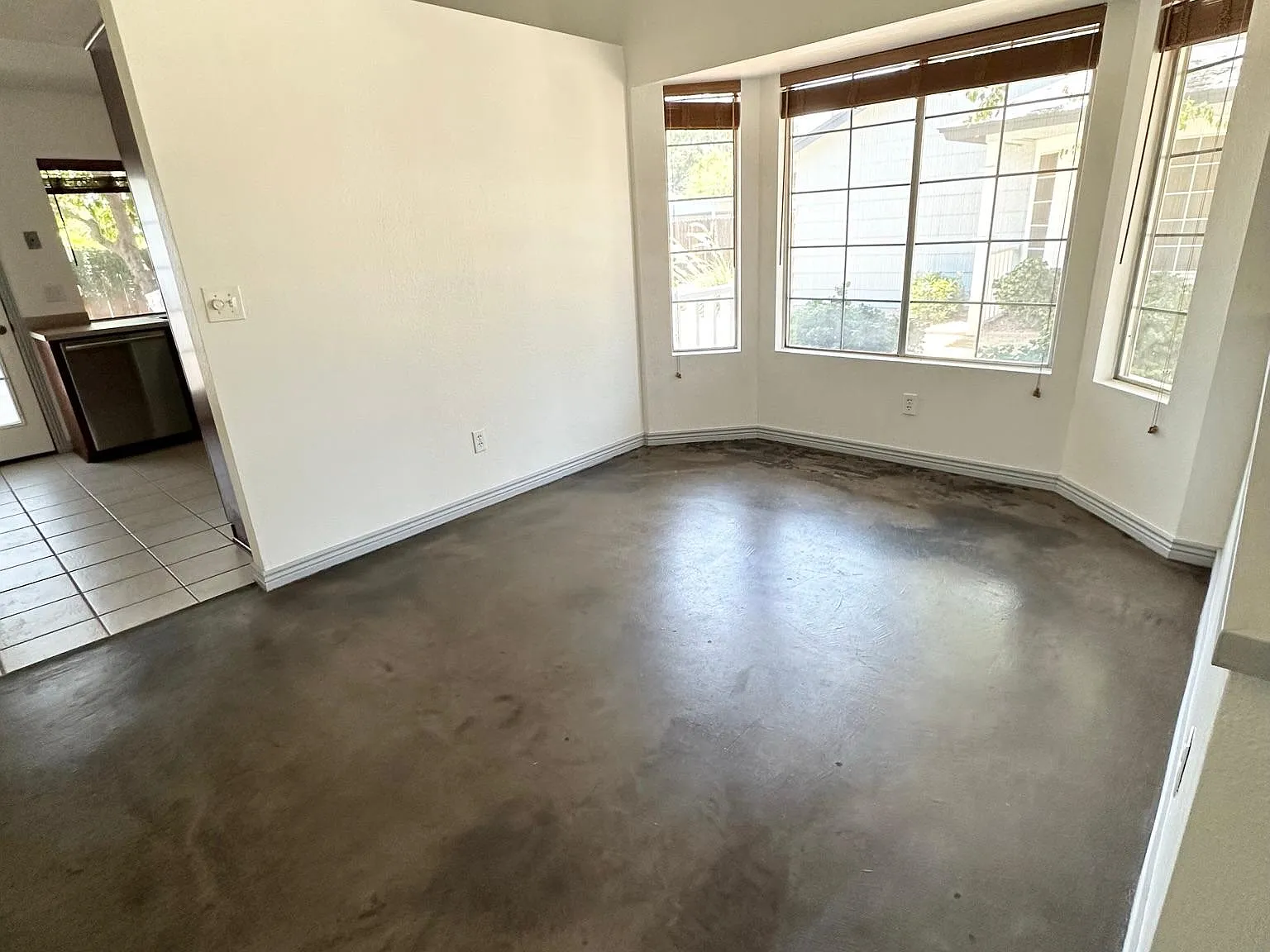 10100 N 89th Ave — Photo 3