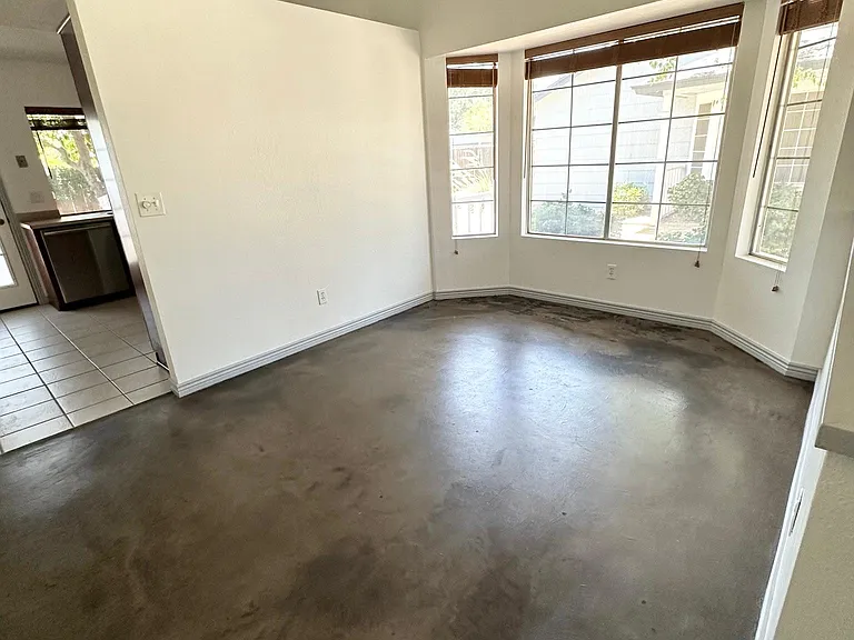10100 N 89th Ave #30 — Photo 3