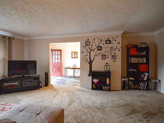 3rd image of 1240 Hoover Ln