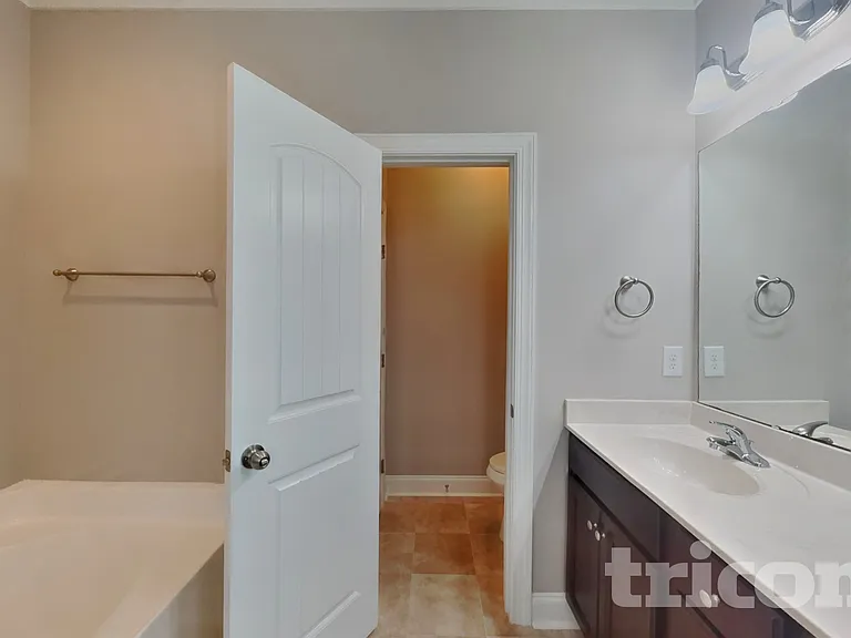 70 Hilldebrant Dr — Photo 8