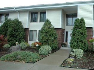 28 Coolbrook Ct, East Amherst, NY 14051