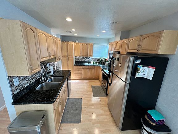 2nd image of 2809 Shasta Dr
