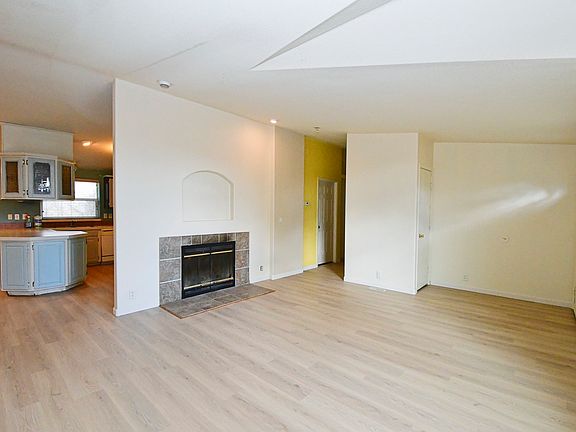 3rd image of 10740 Geurts Ln