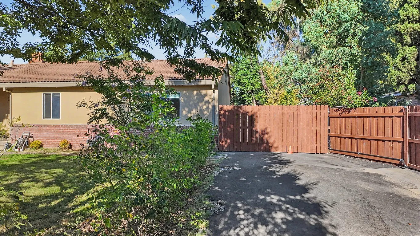 Watt Ave, Sacramento — Photo 3