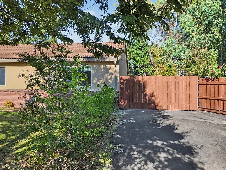 860 Watt Ave — Photo 3