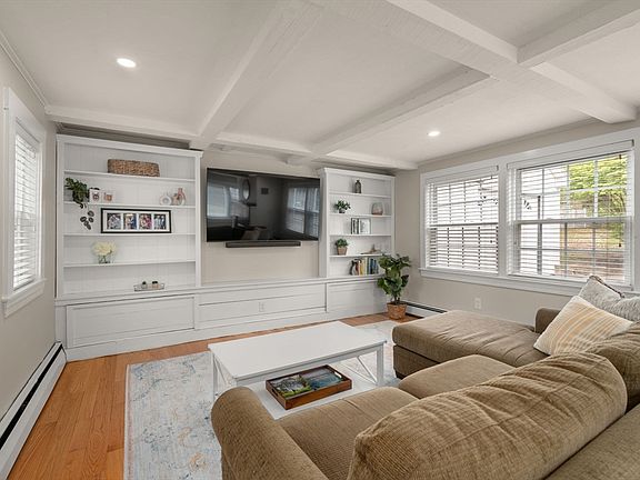5th image of 2067 Washington St