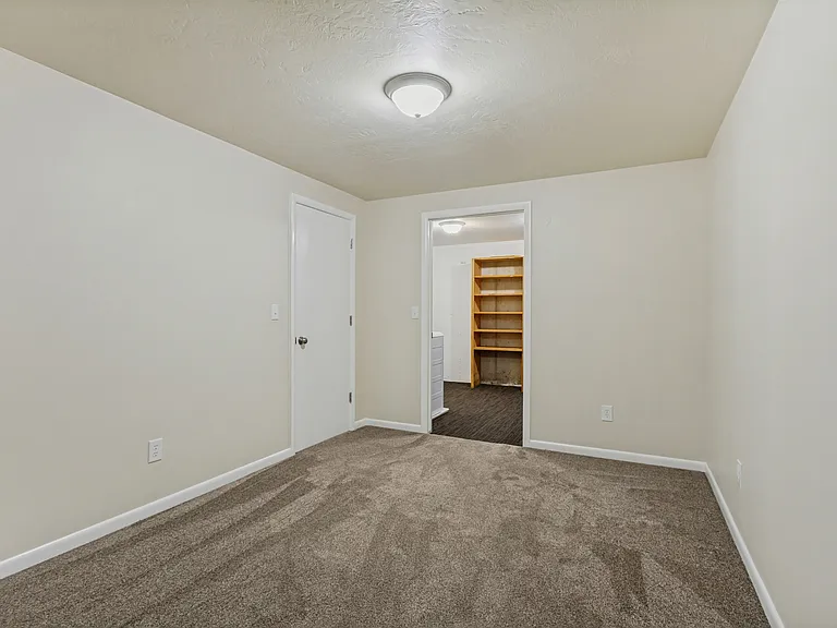 256 N 300 W — Photo 18