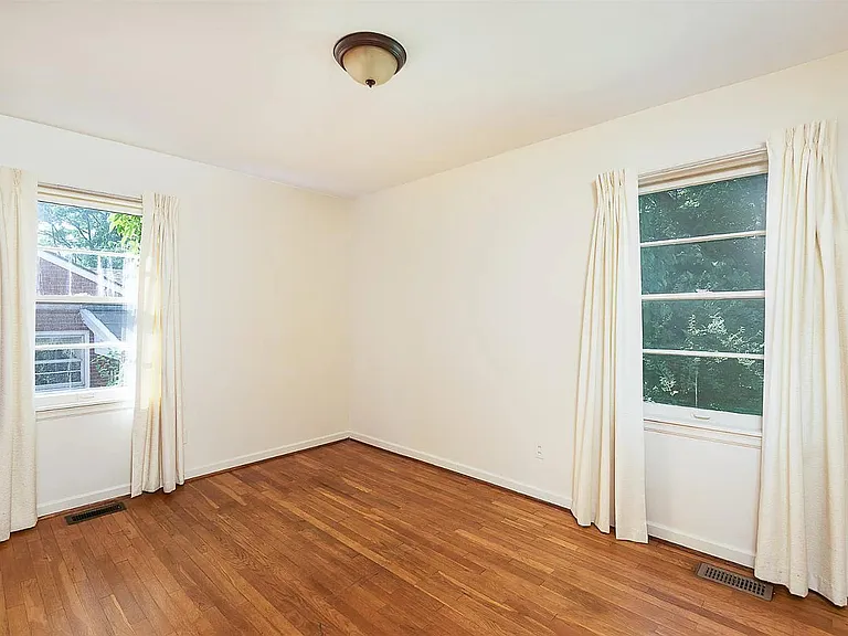 204 Zandale Dr — Photo 9