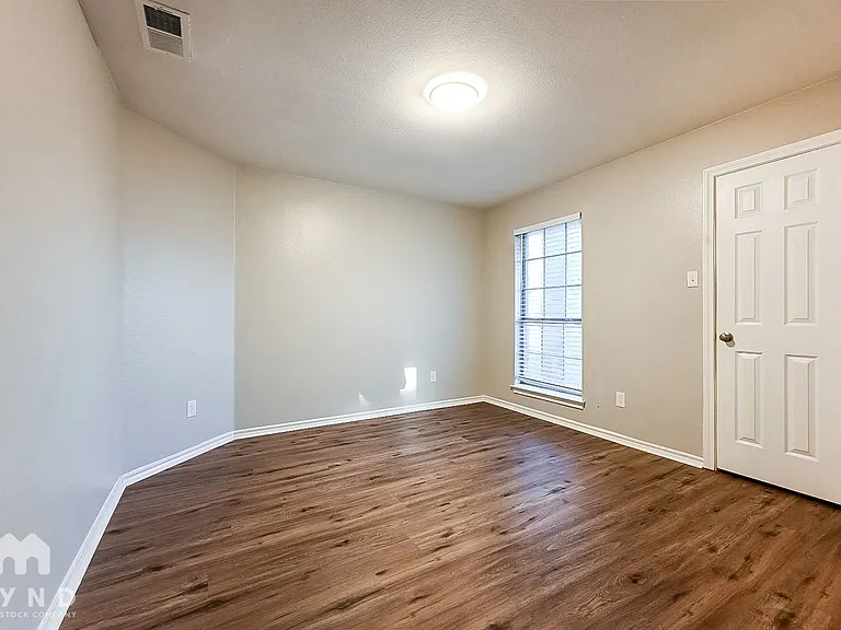 2526 Sunset Dr — Photo 12