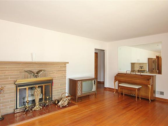 4th image of 1547 N 18th Ave