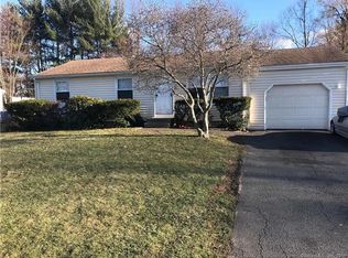 11 Farmstead Cir, Bloomfield, CT 06002