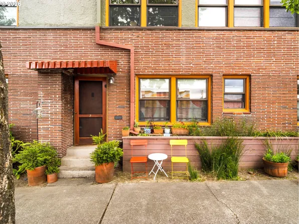 2025 SE Caruthers St APT 2, Portland, OR 97214