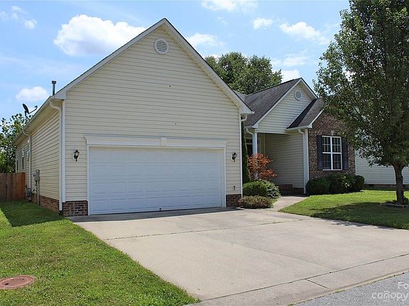 3rd image of 4 Holmes Ln