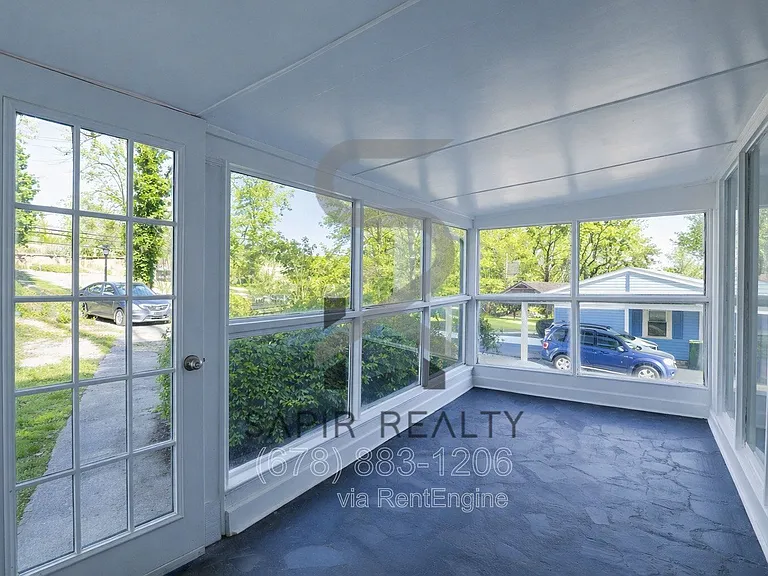 1026 Lynhurst Dr SW — Photo 2