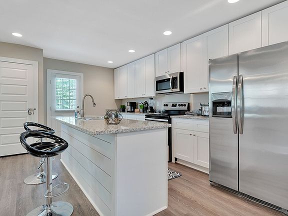 3rd image of 764 Mary Ln