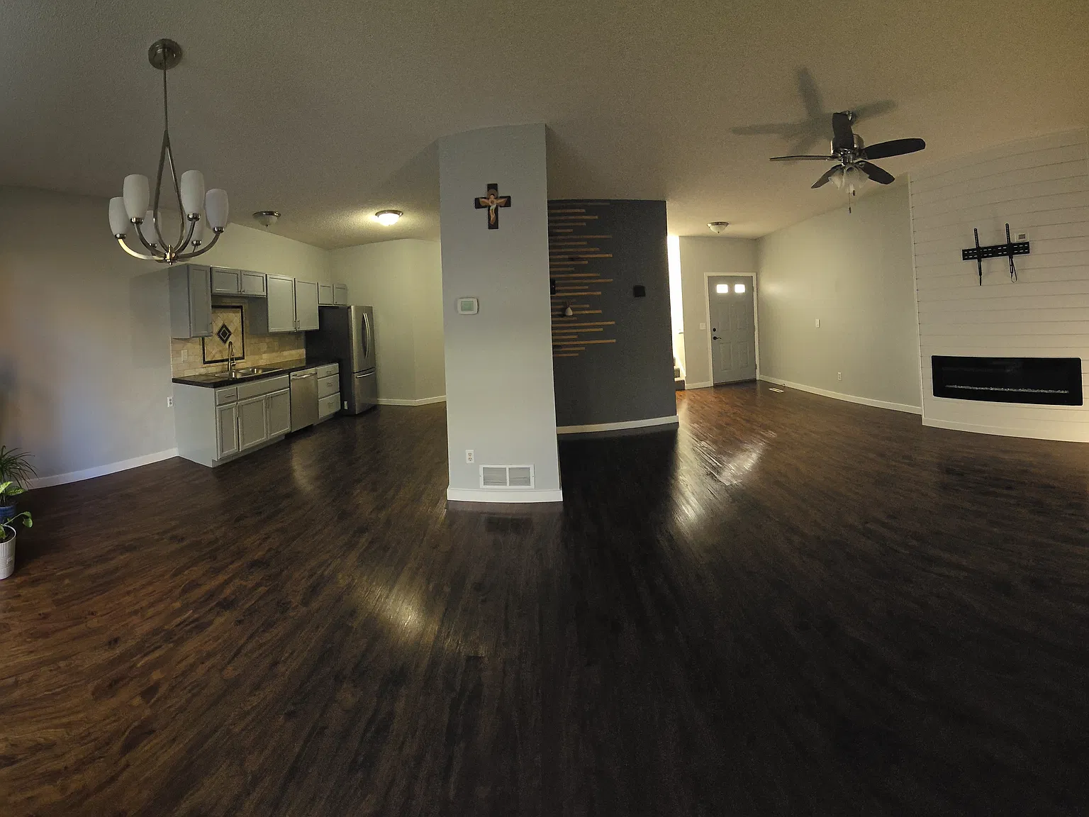 2 bed, 2.5 bath, 1630 sqft, $2,300 — Photo 3