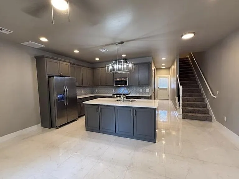 604 Abadan Dr — Photo 4