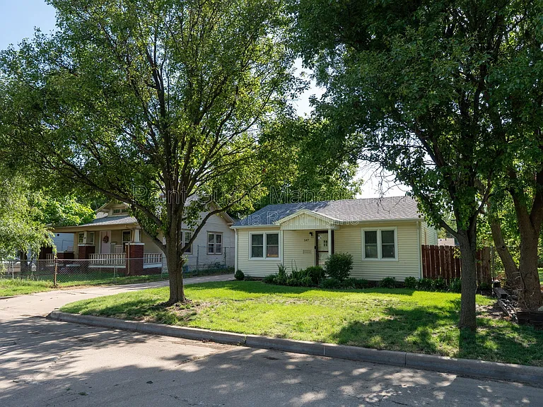 547 N Custer St — Photo 39