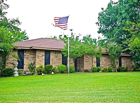 2nd image of 414 Holly Ln